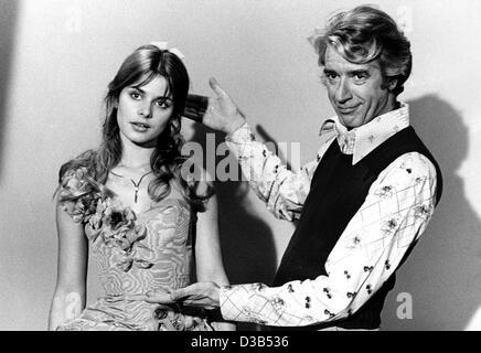 (Dpa file) - attrice tedesca Nastassja Kinski e olandese host commedia Rudi Carrell mostrato durante le prove per un tedesco tv show di Brema, Germania Ovest, 29 dicembre 1977. Kinski, figlia di attore Klaus Kinski, ha recitato in film come "Parigi, Texas' e Polanski 'Tess'. Comico olandese Carrel Foto Stock