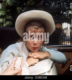 (Dpa file) - attrice tedesca Nastassja Kinski gioca Deborah Collins nel film 'Leidenschaftliche Bluemchen' ('Boarding School'/fiore della passione Hotel'), raffigurato sulla posizione in Germania, novembre 1977. Kinski è la figlia dell'attore tedesco Klaus Kinski e ha avuto la sua svolta nel 1977 in tedesco Foto Stock