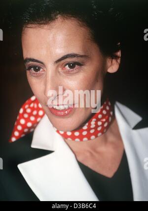 (Dpa) - Francese fashion designer Ines de la Fressange, ex top model, raffigurato a Saint Laurent fashion show di Parigi, Francia, 24 gennaio 2001. Foto Stock