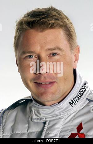 (Dpa) - Finlandese pilota di Formula Uno Mika Haekkinen, campione del mondo nel 1998 e 1999, raffigurato in Esslingen, Germania, 13 dicembre 2002. Foto Stock