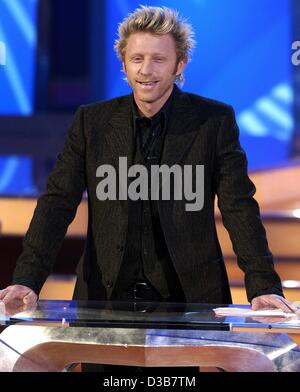 (Dpa) - ex tedesco la stella del tennis Boris Becker prende parte alla TV di gala di beneficenza "Ein Herz fuer Kinder' (un cuore per i bambini) di Berlino, 14 dicembre 2002. Foto Stock