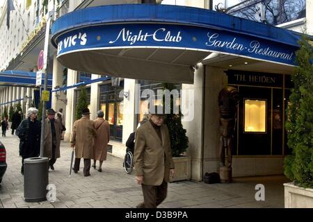 (Dpa) - vista dell'ingresso del night club dell'hotel di lusso "Bayerischer Hof" a Monaco, 2 dicembre 2002. Nella notte a 1 dicembre British rock band Oasis sono stati catturati in una lotta con i turisti italiani. Quattro membri della band sono stati arrestati e il cantante Liam Gallagher ha rotto due suoi te Foto Stock