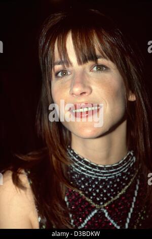 (Dpa) - attrice francese Sophie Marceau ('La boum', 'Braveheart", "Il mondo non è abbastanza'), raffigurato all'Ungaro fashion show di Parigi, 22 gennaio 2003. Foto Stock