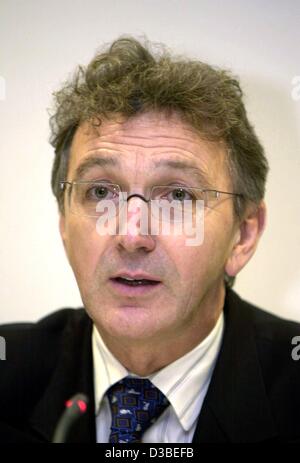 (Dpa) - Wolfgang Mayrhuber, vice amministratore delegato di Lufthansa e designati CEO, raffigurato in Francoforte sul Meno, 15 gennaio 2003. Foto Stock