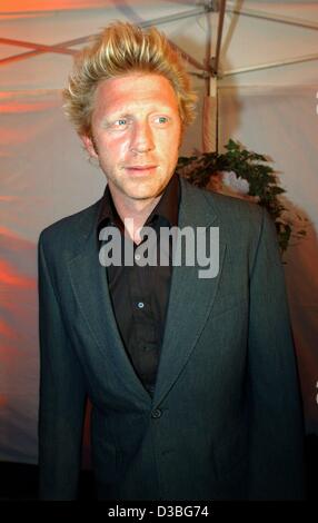 (Dpa) - ex tedesco la stella del tennis Boris Becker pone durante un evento di beneficenza "Brot gegen non' (pane contro la miseria) a Duesseldorf in Germania, 24 maggio 2003. Foto Stock