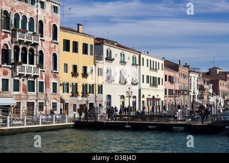 Vista lungo il Canal Grande della città di affondamento Venezia Italia Foto Stock