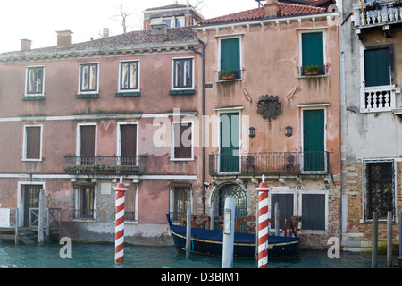 Vista lungo il Canal Grande della città di affondamento Venezia Italia Foto Stock