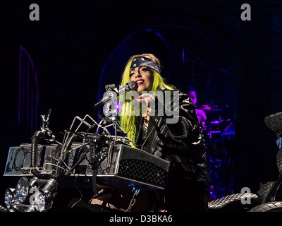 Cantante americana Lady Gaga esegue durante la sua data di nascita in questo modo la sfera a Toronto, Ontario, Canada su Venerdì 9 febbraio, 2013. Foto Stock