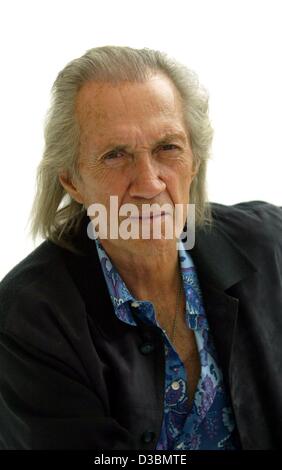 (Dpa) - Noi l'attore David Carradine pone durante la cinquantaseiesima Filmfestival internazionale di Cannes, Francia, 22 maggio 2003. Foto Stock