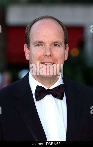 (Dpa) - Il Principe Alberto di Monaco arriva alla cerimonia di premiazione per il Laureus sports Award presso il Grimaldi Forum di Monte Carlo, 20 maggio 2003. Foto Stock