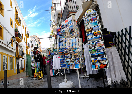 Negozio di souvenir shop in La Marina quartiere. La città di Ibiza, Isole Baleari, Spagna Foto Stock
