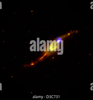 I telescopi Chandra X-ray e Hubble hanno fotografato la nebulosa planetaria Hen 3-1475, mostrando la struttura dettagliata, i modelli di emissione e le caratteristiche per lo studio astrofisico. Foto Stock