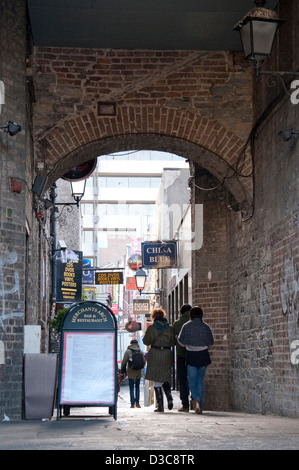 Archway in temple bar di Dublino in Irlanda Foto Stock