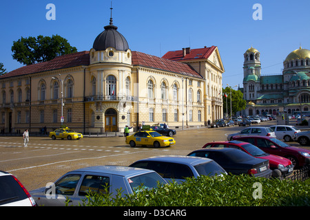 La Bulgaria, l'Europa, Sofia, Ploshtad Assemblea Nazionale Square, edifici, Aleksandur Nevski Memorial Church. Foto Stock