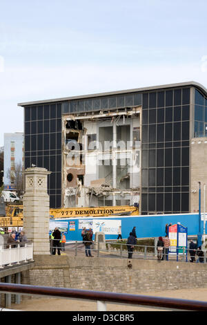 Febbraio 2013 - lavori di demolizione inizia a Bournemouth più odiato edificio, il cinema IMAX e un complesso di svaghi. Foto Stock