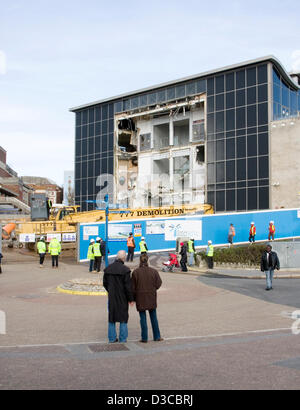 Febbraio 2013 - lavori di demolizione inizia a Bournemouth più odiato edificio, il cinema IMAX e un complesso di svaghi. Foto Stock