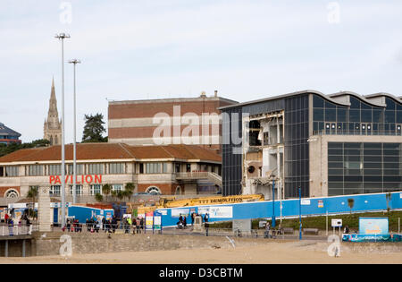 Febbraio 2013 - lavori di demolizione inizia a Bournemouth più odiato edificio, il cinema IMAX e un complesso di svaghi. Foto Stock