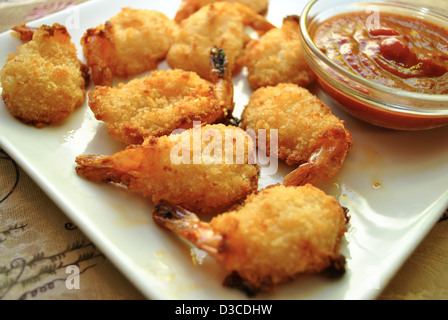 Gamberi fritti con salsa di immersione Foto Stock