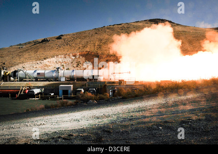 DM-2 motore ruggisce nel successo di prova (NASA, ATK, 08/31/10) Foto Stock