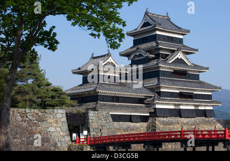 Il XVI secolo il Castello Matsumoto, noto anche come castello di Crow, è un tesoro nazionale del Giappone costruita da Shimadachi Sadanaga. Foto Stock