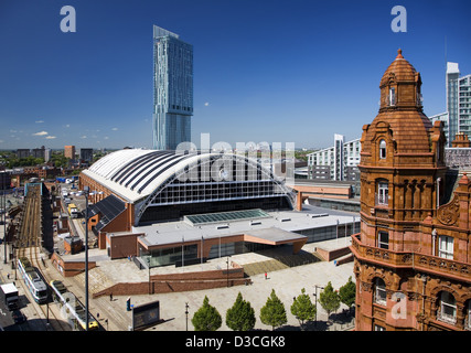 Vista di Manchester Central Convention Center e Beetham Tower con Midland Hotel in primo piano, Manchester, Regno Unito, Europa Foto Stock