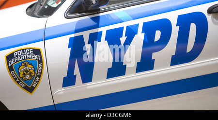 Il New York Police Department segno sulla macchina della polizia, New York, Stati Uniti d'America Foto Stock