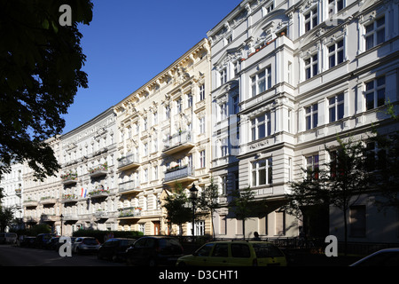 Berlino, Germania, rifatti vecchie facciate degli edifici nella luce della sera a Planufer Foto Stock