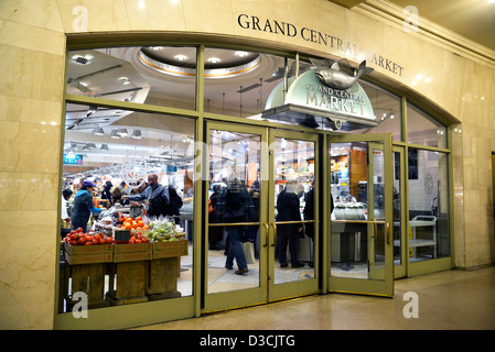 Ingresso al Grand Central Market, una serie di fornitori di prodotti alimentari racchiusi in uno spazio grande, la Grand Central Station, New York, NY, STATI UNITI D'AMERICA Foto Stock