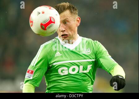 Wolfsburg di Ivica OLIC gioca la palla durante la Bundesliga tedesca partita di calcio tra VfL Wolfsburg e Bayern Monaco, all'Arena Volkswagen a Wolfsburg, in Germania, il 15 febbraio 2013. Foto: Sebastian Kahnert Foto Stock