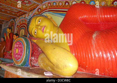 Buddha reclinato In Isurumuniya Tempio Sri Lanka Foto Stock