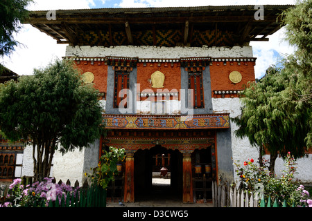 Facciata,Jampey Lhakhang tempio nella valle chokhor,Bumthang,costruito nel 659 dal re tibetano Songtsen Gampo,36MPX,Hi-res Foto Stock