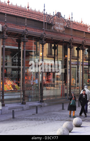 Ingresso di Madrid per il Mercado de San Miguel il mercato coperto Foto Stock