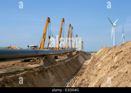 Schulzendorf, Germania, pagina albero sollevatore caterpillar di Opal gas pipeline Foto Stock