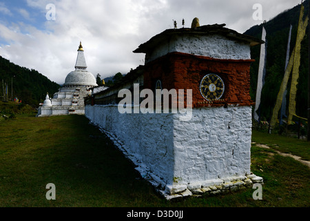 Stupa Chendebji,o Chora Kaso, NEPALESE basato sul design stupa/chorten ricopre i resti di uno spirito maligno del XIX secolo,36MPX,Hi-res Foto Stock