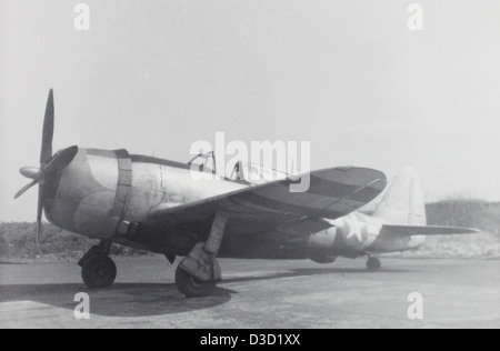 Questa foto fa parte della Charles Daniels Special Collection, con aerei storici e manufatti legati all'aviazione. Presenta una varietà di aerei d'epoca, offrendo uno sguardo unico sulla storia dell'aviazione e dello sviluppo del volo. Foto Stock