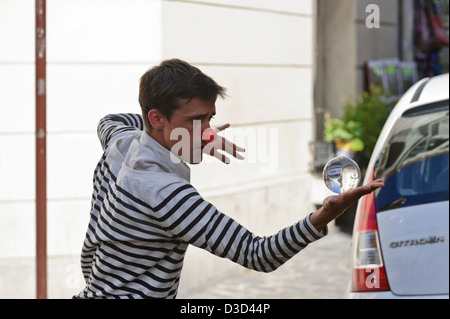 Mimo eseguendo sulla strada di Montmartre, Paris, Francia. Foto Stock