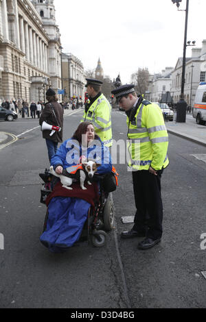 16/02/13 Inghilterra, Londra, Povertà di combustibile protestare su Whitehall a Londra. Foto Stock