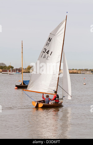 Barca a vela su Oulton Broad. Foto Stock