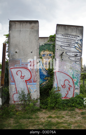 Berlino, Germania, resti di mura sulla base del Memoriale del Muro di Berlino Foto Stock