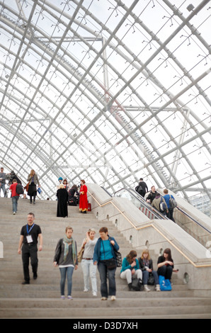 Leipzig, Germania, i visitatori della Fiera del Libro di Lipsia nella hall principale Foto Stock