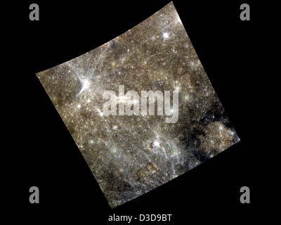 La missione MESSENGER della NASA cattura immagini e ricerche sui crateri War and Peace su mercurio, contribuendo all'esplorazione planetaria. Foto Stock