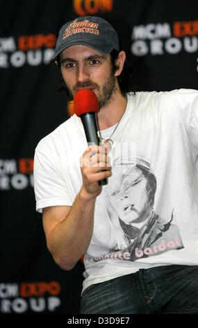 Telford, Regno Unito. Il 16 febbraio 2013. eoin macken dalla BBC serie fantasy Merlin. Libro firma e la fase di parlare a mcm midland comic con show di telford, Regno Unito. Foto Stock