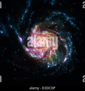 La Pinwheel Galaxy (M101), situata nella costellazione di Big Dipper, è osservata utilizzando l'Osservatorio radiografico Chandra della NASA, il telescopio spaziale Hubble e lo Spitzer Space Telescope. Fornisce informazioni sulla struttura delle galassie a spirale. Foto Stock