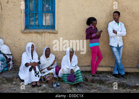 Un colorato Streetscene durante Timkat (festa dell Epifania), Gondar, Etiopia Foto Stock