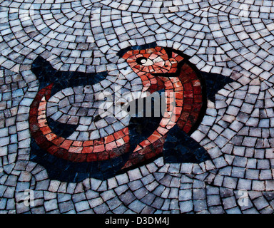 Dettaglio del pesce in mosaico pavimento piastrellato Foto Stock