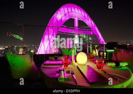 Red Sky Bar, uno dei più barre sul tetto a Bangkok, in Thailandia Foto Stock