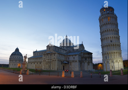 Piazza dei Miracoli al crepuscolo, Pisa, Toscana, Italia Foto Stock