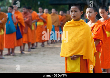 Fang, Thailandia, debuttante scuola al mattino discorso del Direttore Foto Stock