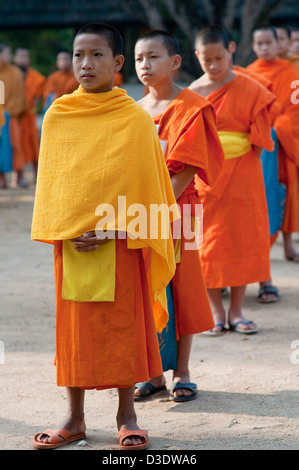 Fang, Thailandia, debuttante scuola al mattino discorso del Direttore Foto Stock