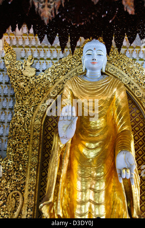 Il Buddha è riconosciuto dai buddisti come un risvegliato o maestro illuminato che ha insegnato al popolo,birmano Tempio del Buddha,Penang, Malaysia Foto Stock